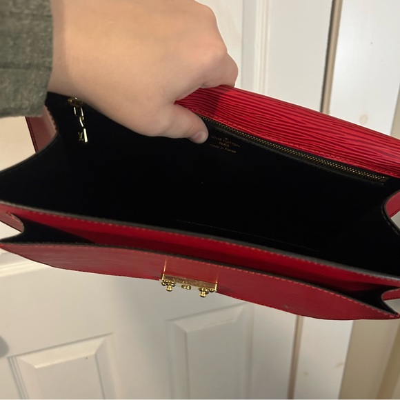 Authentic Louis Vuitton Red Epi Monceau w/ matching coin pouch - Picture 6 of 16